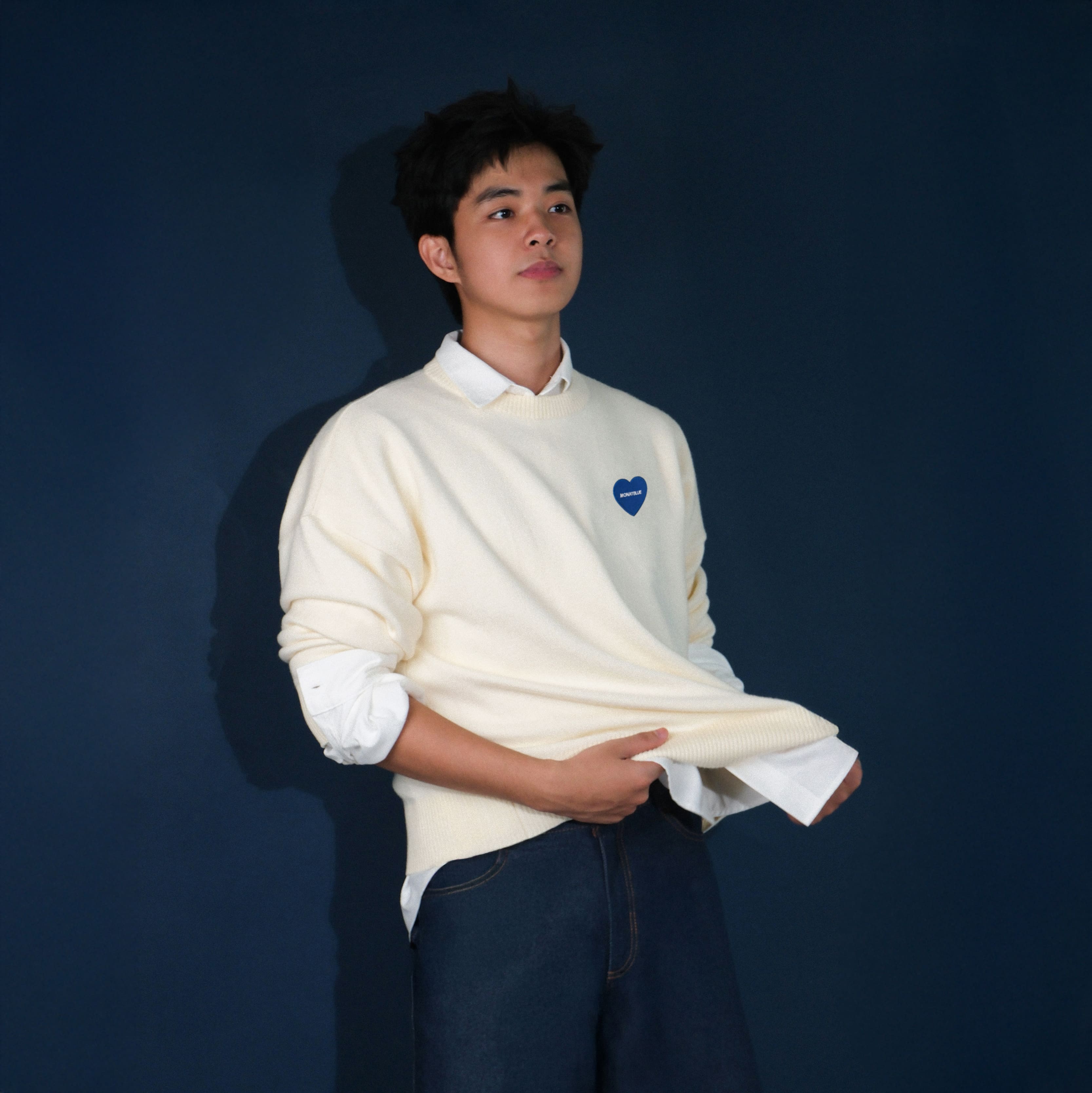 KNIT BLUE HEART WITH ICON